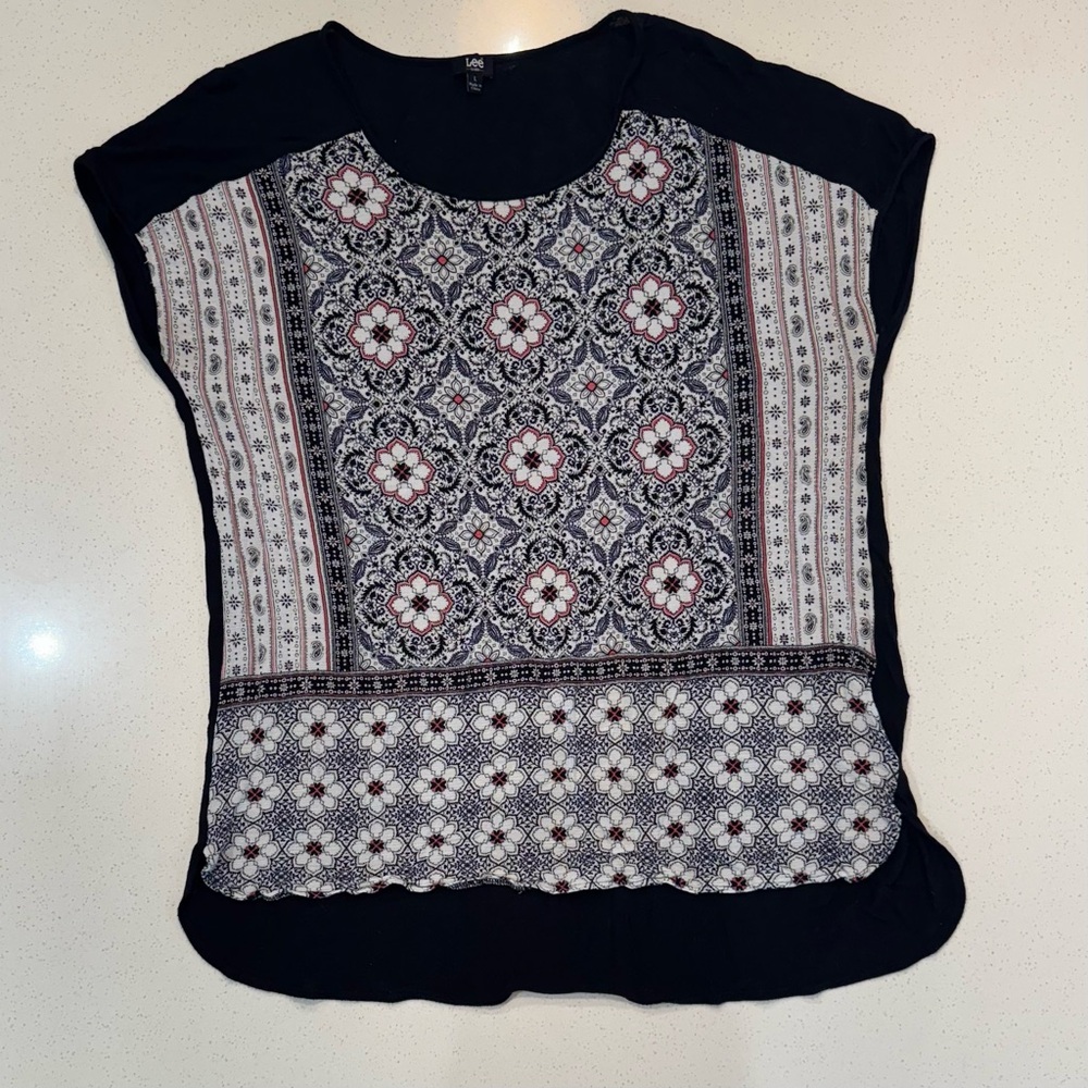 Lee ladies black and geometric floral design shirt L Large